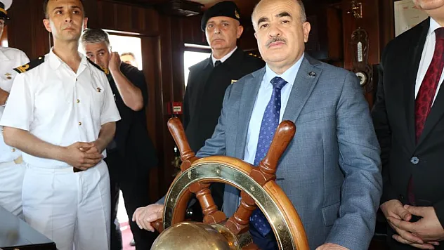 İşgal ordularını Çanakkale Boğazı'na gömen Nusret Mayın Gemisi'nin müzesine yoğun ilgi