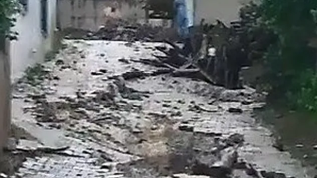 Samsun'da sağanak su baskınlarına sebep oldu