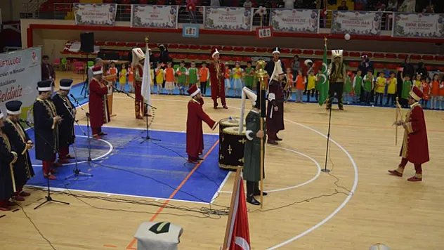 4-6 yaş Kur'an kurslarının 10. yılına mehterli kutlama