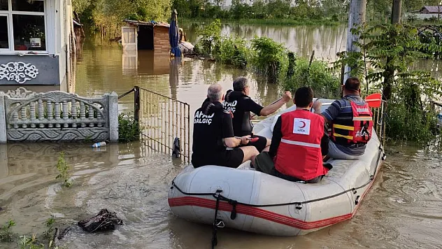Samsun'da AFAD ve Kızılay selzedelerin imdadına yetişti