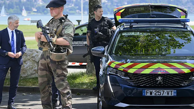 Fransa'da parkta bıçaklanan 4 çocuktan 2'sinin durumu kritik