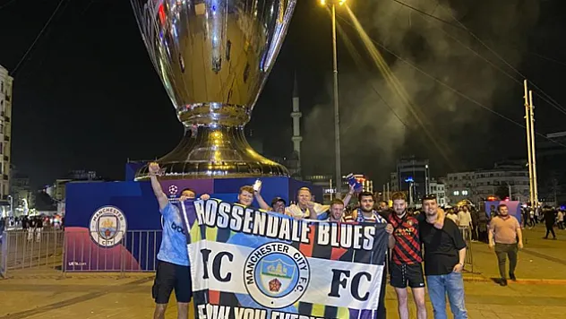 Taksim'de Manchester City taraftarlarının şampiyonluk coşkusu