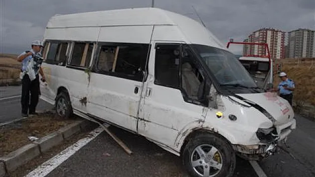 Yine bir servis kazası