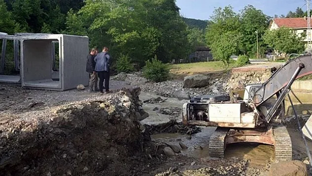 Sinop'ta sağanak sonrası zarar gören köy yolları onarılıyor