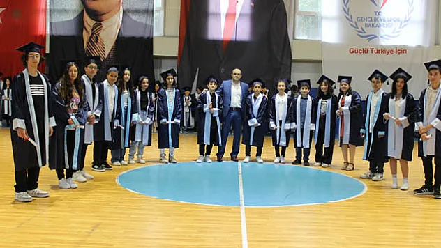 Alaçam Karayolları Kolin Fatih Ortaokulunda mezuniyet töreni düzenlendi