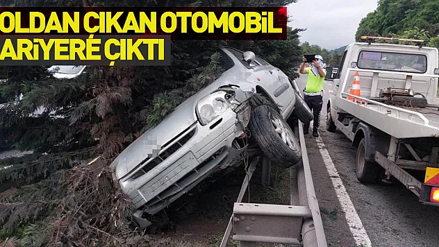 Samsun'da yoldan çıkan otomobil bariyere çıktı
