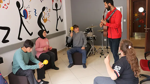 Samsun'da özel öğrenciler müzikle hayatlarını kolaylaştıracak beceriler ediniyor