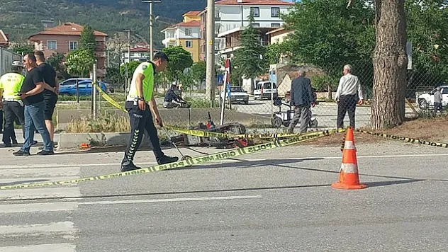 Elektrikli bisiklet ile motosiklet çarpıştı: 4 yaralı