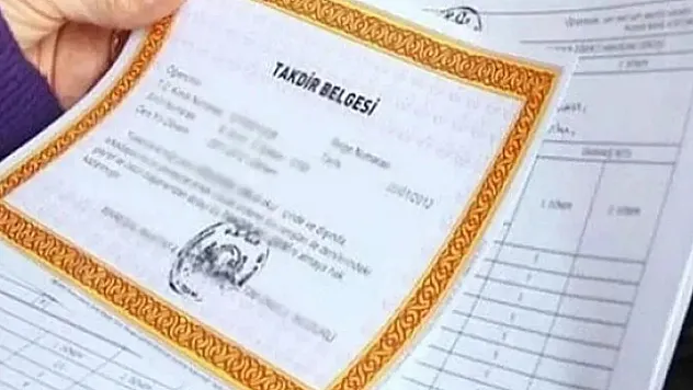 Samsun Mutluluğun Kanatları Derneğinden öğrencilere karne ve bayram hediyesi