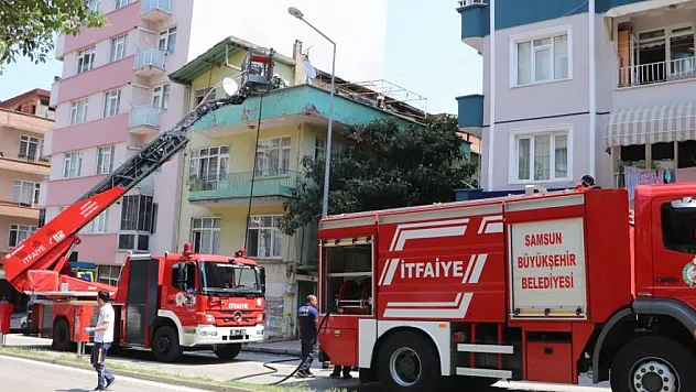 Çakmakla oynayan çocuklar evin çatısını yaktı