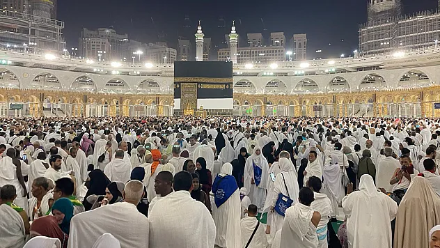 Milyonlarca hacı adayı Kâbe'sine kavuştu
