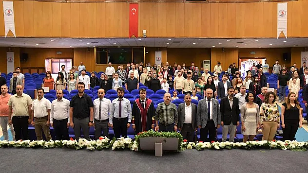 300 öğrencinin mezuniyet heyecanı