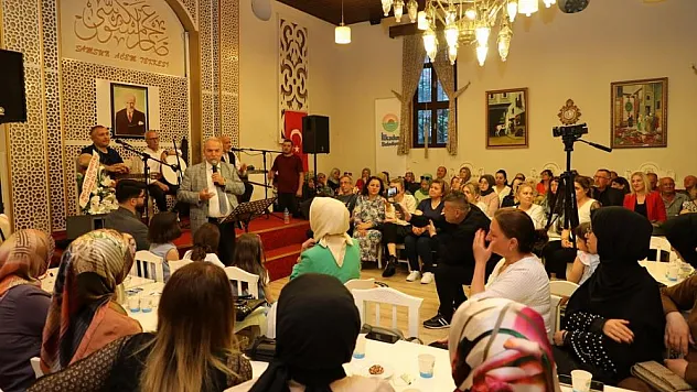 Depremzedeler için düzenlenen 'Cemal Safi Şiir Yarışması'nda 3 bin şiir yarıştı