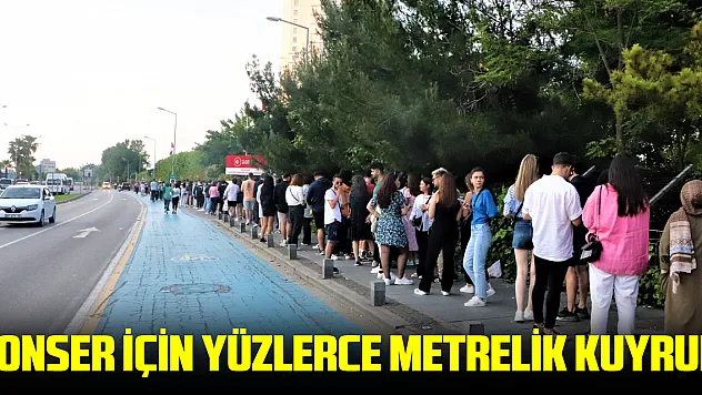 Konser için yüzlerce metrelik kuyruk