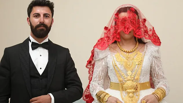 Aşiret düğününde geline 4 kilo altın, damada 6 milyon TL takıldı