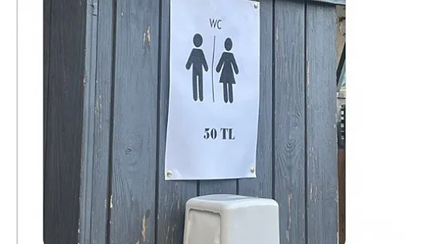 Ünlü tatil merkezi Çeşme'deki 50 TL'lik tuvalet ücreti gündem oldu