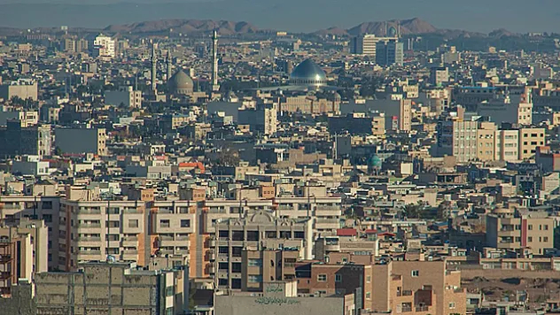 İran'da hava sıcaklığı 50 dereceyi gördü