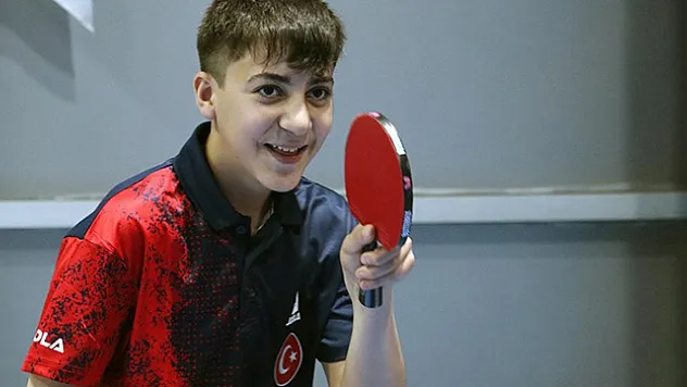 Masaların altında uyuyarak başladığı teniste çok sayıda madalya kazandı