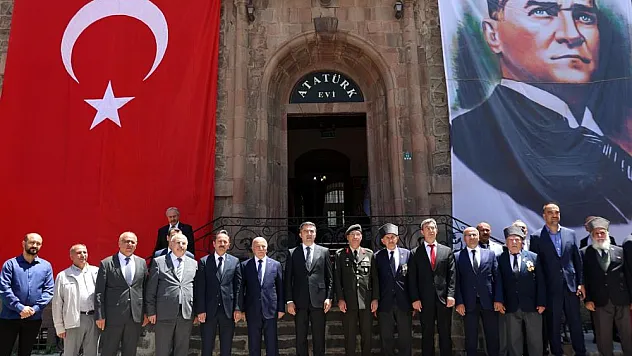 Başkan Sekmen Milli Mücadele meşalesi Erzurum'dan yakıldı