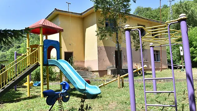 Atıl okullar köy konağına dönüşüyor