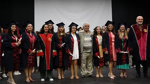 50'li yaşlarda üniversiteyi dereceyle bitirdiler