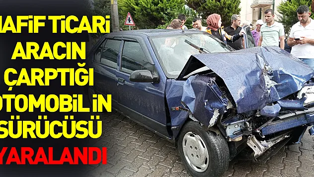 Çarşamba'da hafif ticari araca çarpan otomobilin sürücüsü yaralandı