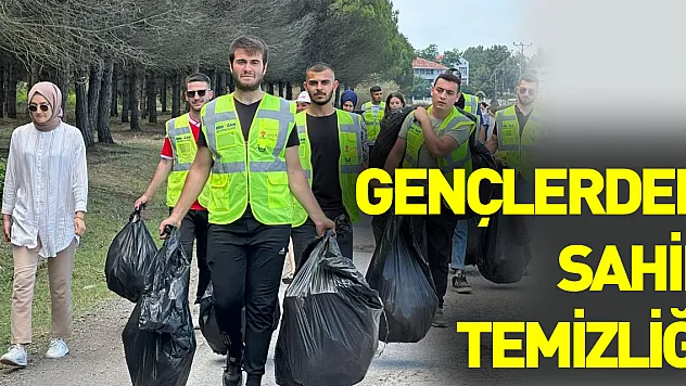 Gençlerden sahil temizliği