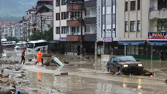 Bakan Kacır, selden etkilenen illerdeki KOBİ'lere 'Acil Destek Kredisi' sağlanacağını açıkladı