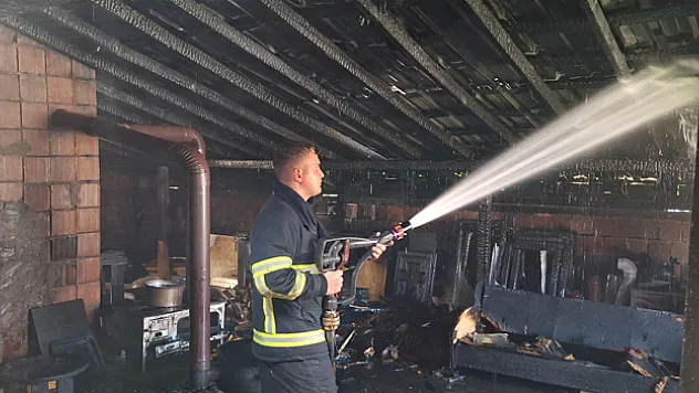 Samsun'da binanın çatı katında çıkan yangın sonucu hasar oluştu