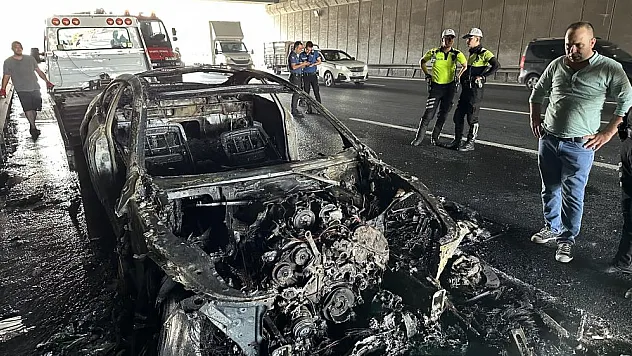 TEM'de 7 milyon liralık araç alev alev yandı