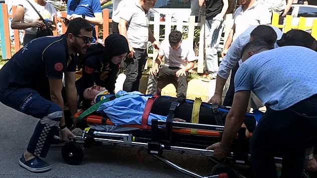 Motosiklet yayaya çarptı: 2 yaralı