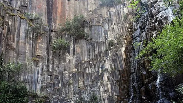 Sinop'ta milyon yıllık tabiat anıtı bazalt kayalıklar turizme kazandırılıyor