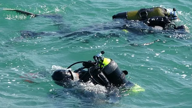 İkizi ve kuzeninin hayatını kaybettiği denizde kaybolan çocuğu arama çalışmaları yeniden başladı
