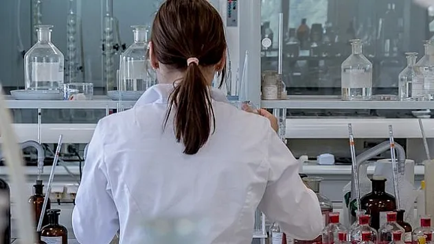 Araştırmacılar yaşlanmaya yol açan hücreleri yok edebilecek molekül keşfetti