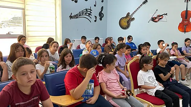 Alaçam Gençlik Merkezinde öğrencilere 'teknoloji bağımlılığı' eğitimi verildi