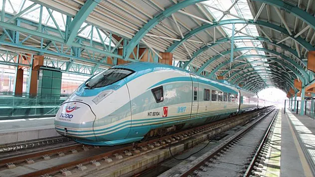 Yüksek Hızlı Tren ile Sivas'a insan akını yaşandı