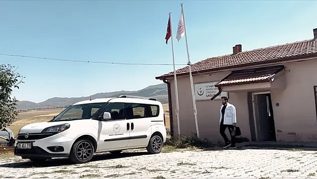 Bakan Koca, Aksaray'da bir aile hekiminin köylerde verdiği mobil sağlık hizmetinin videosunu paylaştı
