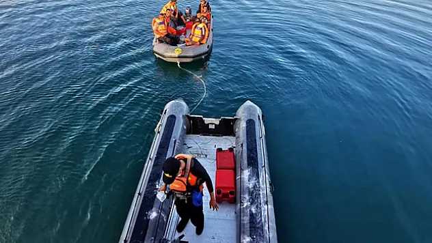 Endonezya'da feribot faciası: 15 ölü, 19 kayıp