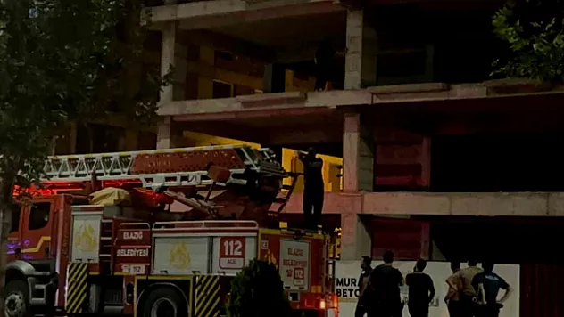 İntihara kalkışan kızı itfaiye amiri kurtardı, o anlar kamerada