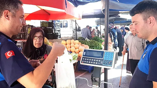 Canik'te pazar tartıları denetlendi