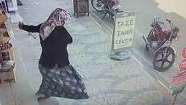 Yere düşünce alnı açıldı, ilk aklına gelen ise iş yeri sahibinin zararını karşılamak oldu