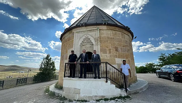Akli dengesi bozuk şahsın zarar verdiği türbelerde restorasyon çalışmaları tamamlandı