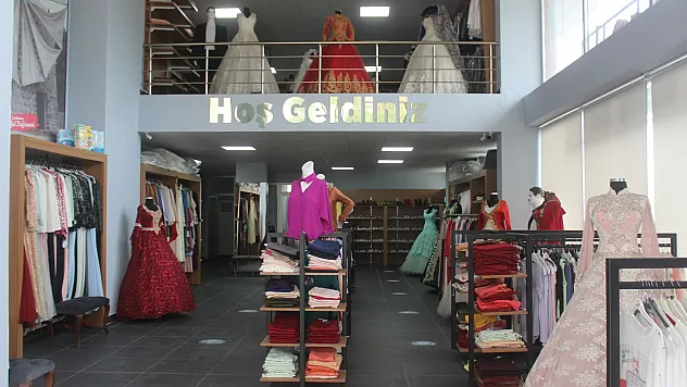 Tekkeköy'de gelinlik ve damatlıklar Hayır Çarşısı'ndan