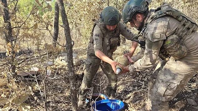 Mehmetçik Irak'ın Kuzeyinde bölücü terör örgütüne ait çok sayıda mühimmat ve silah ele geçirdi