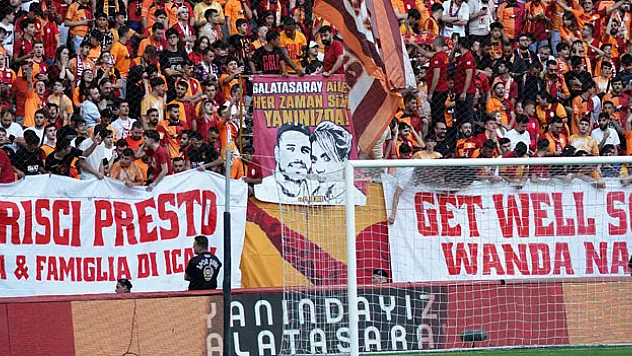 Galatasaray, yeni transferlerine taraftara açık imza töreni düzenledi