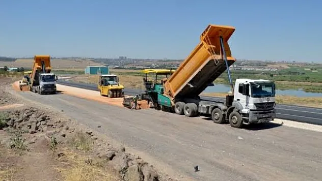 Alaçam'ın Akgüney Mahallesi'nde yol çalışmaları tamamlandı