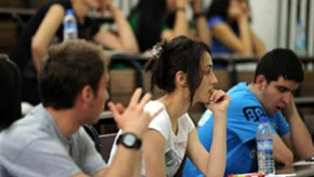 VELİLERE 'SINAV STRESİYLE BAŞ ETME YOLLARI' ANLATILDI