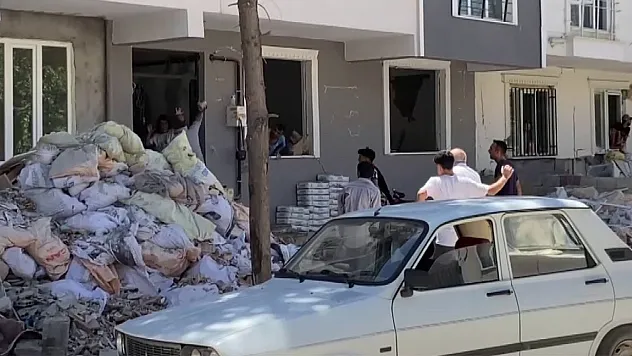 Genç kızları taş ve yumruklarla dövdüler: 5 yaralı