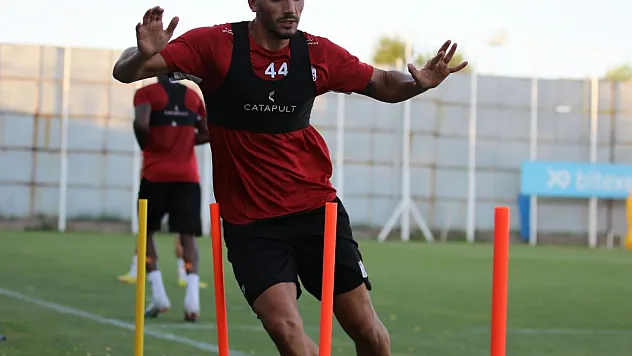 Sivasspor'un yeni transferi Achilleas Poungouras ilk idmanına çıktı