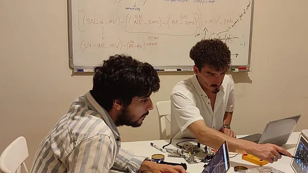 Mühendislik öğrencilerinden 'Hava Kalitesi İzleme Cihazı'